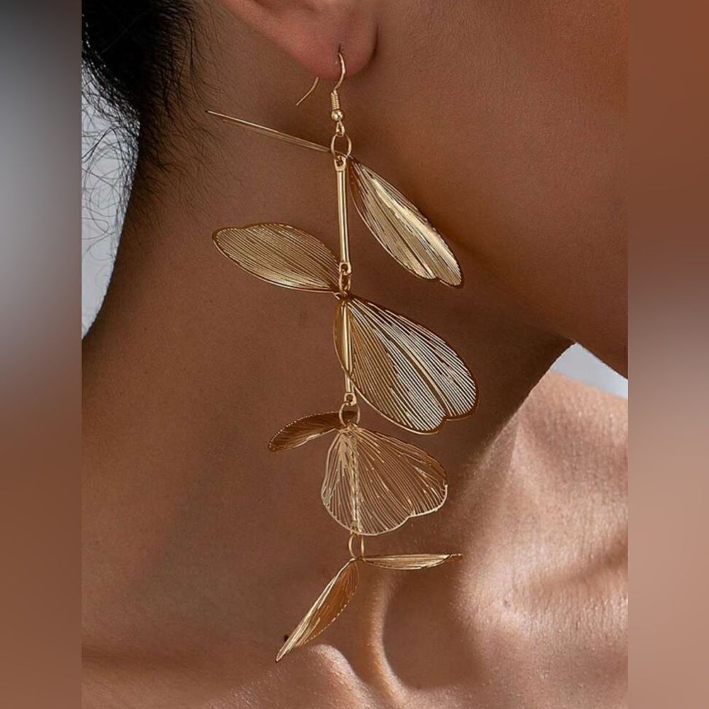 Gold flower earrings M571